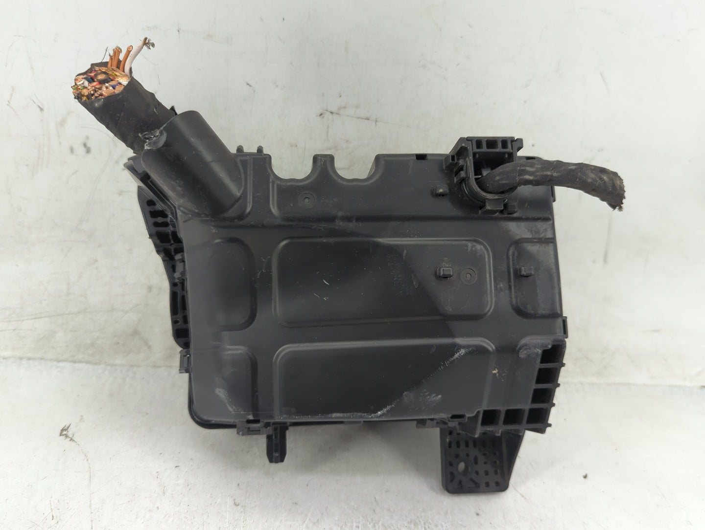 2018-2019 Hyundai Accent Fusebox Fuse Box Panel Relay Module P/N:91950-J0300 Fits Fits 2018 2019 OEM Used Auto Parts - Oemus