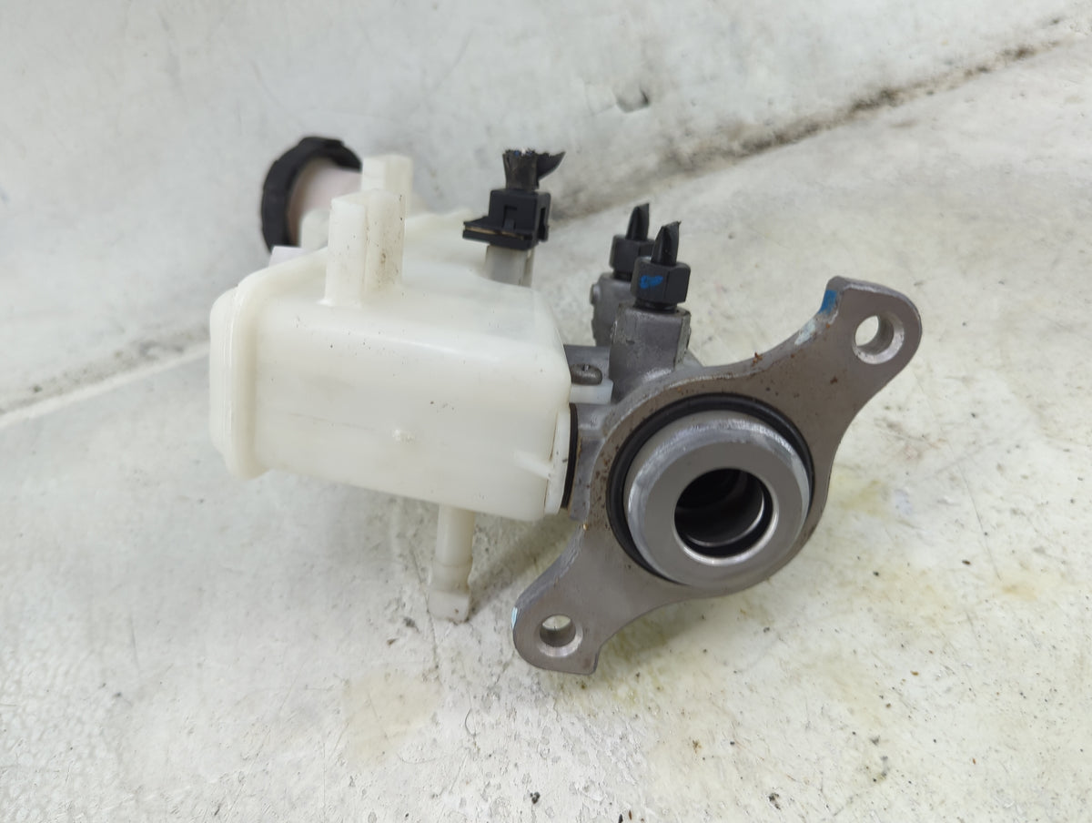 2018-2019 Hyundai Accent Brake Master Cylinder 1492149 - Oemusedautoparts1.com