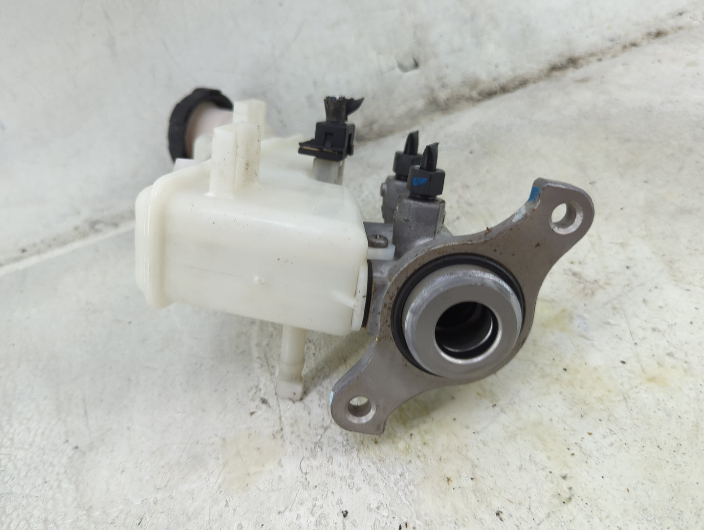 2018-2019 Hyundai Accent Brake Master Cylinder 1492149 - Oemusedautoparts1.com