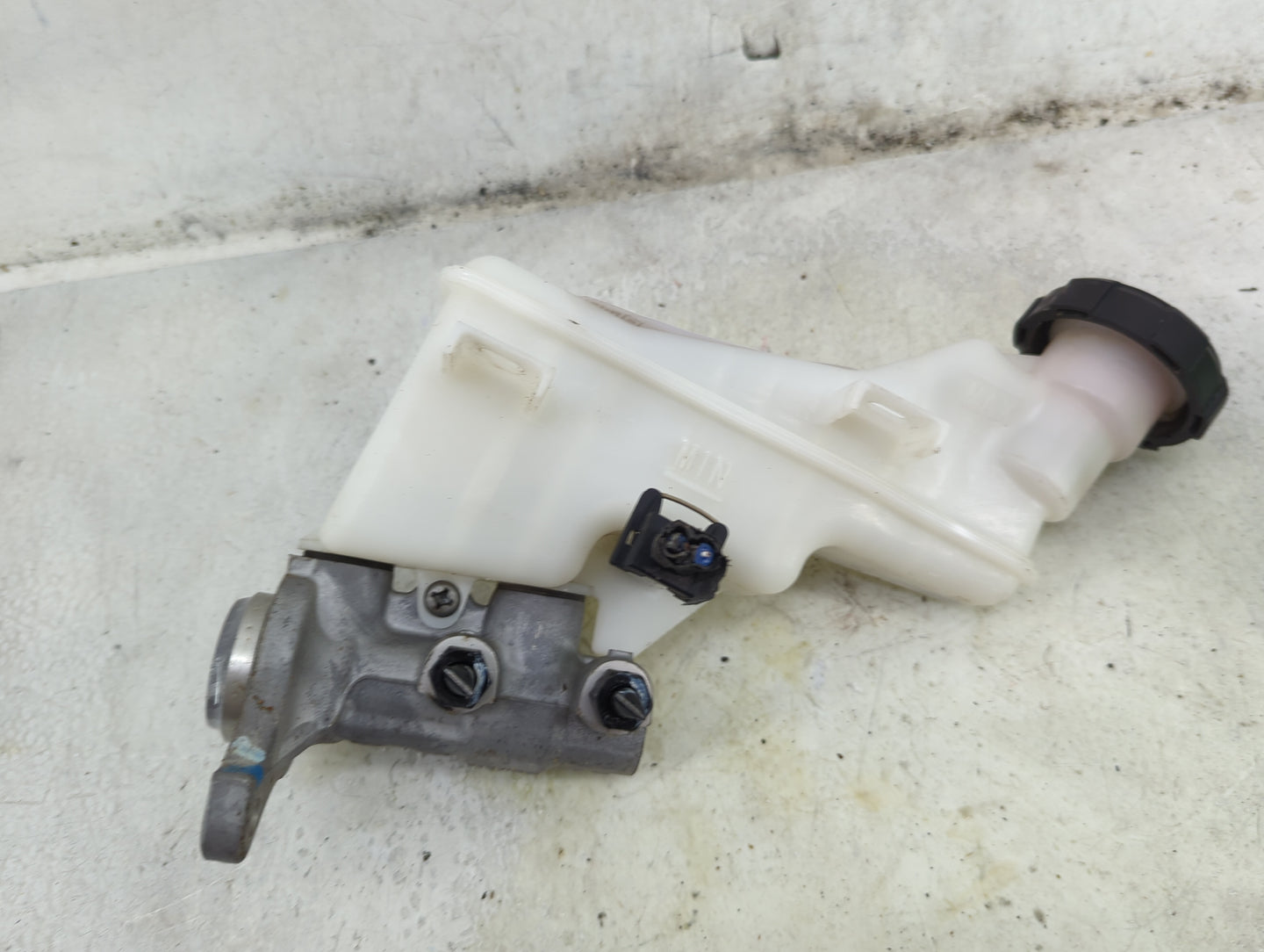 2018-2019 Hyundai Accent Brake Master Cylinder 1492149 - Oemusedautoparts1.com