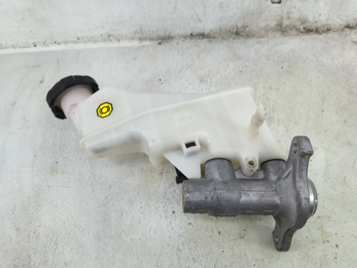 2018-2019 Hyundai Accent Brake Master Cylinder 1492149 - Oemusedautoparts1.com