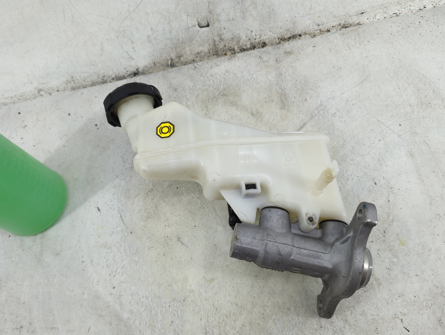 2018-2019 Hyundai Accent Brake Master Cylinder 1492439 - Oemusedautoparts1.com