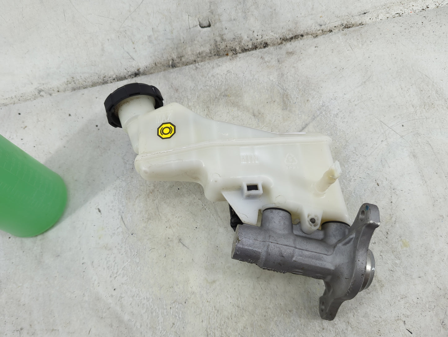 2018-2019 Hyundai Accent Brake Master Cylinder 1492439 - Oemusedautoparts1.com