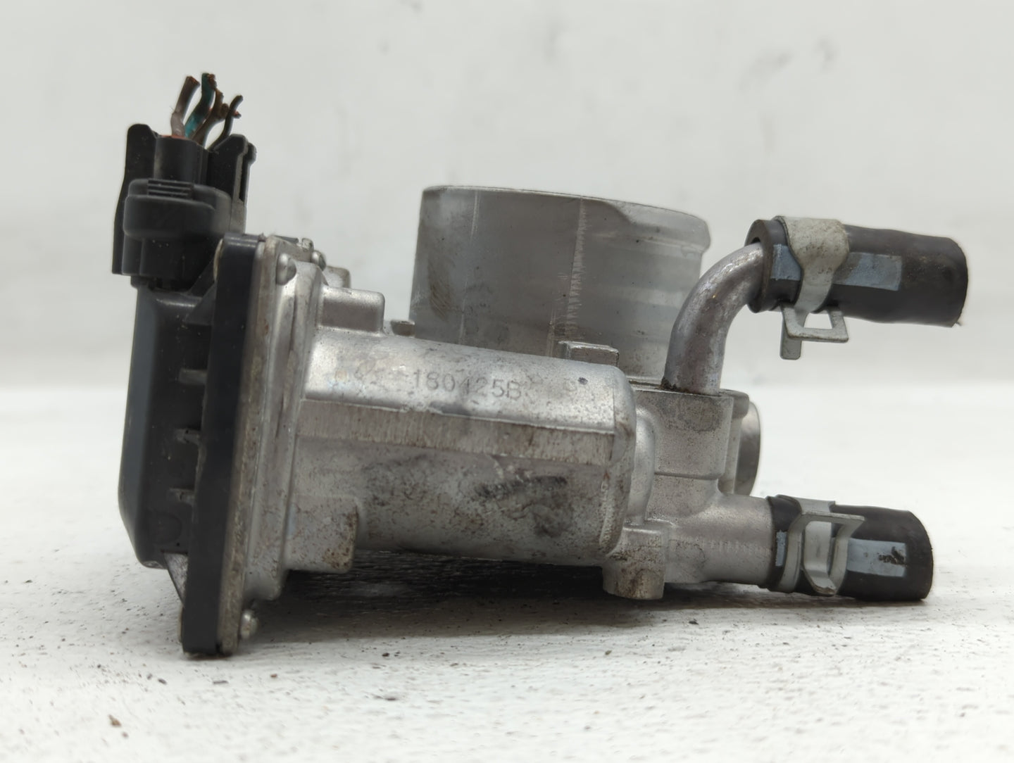 2012-2019 Hyundai Accent Throttle Body P/N:35100-2B300 Fits Fits 2012 2013 2014 2015 2016 2017 2018 2019 OEM Used Auto Parts
