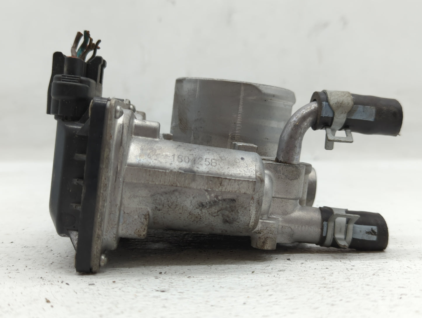2012-2019 Hyundai Accent Throttle Body P/N:35100-2B300 Fits Fits 2012 2013 2014 2015 2016 2017 2018 2019 OEM Used Auto Parts