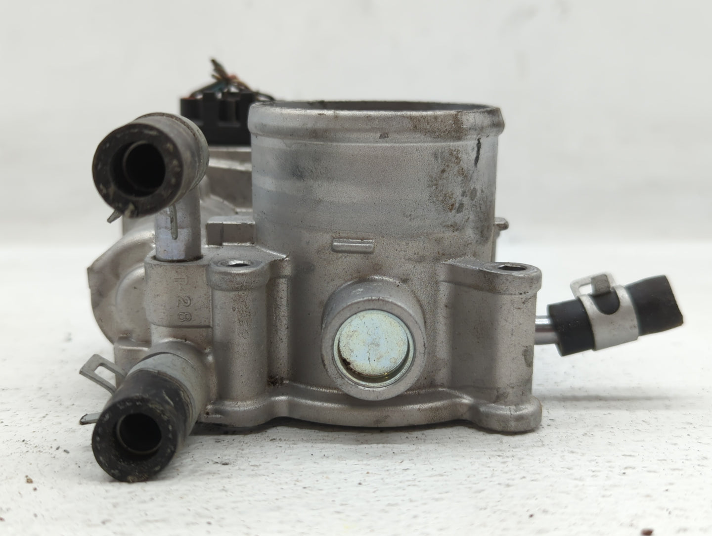 2012-2019 Hyundai Accent Throttle Body P/N:35100-2B300 Fits Fits 2012 2013 2014 2015 2016 2017 2018 2019 OEM Used Auto Parts