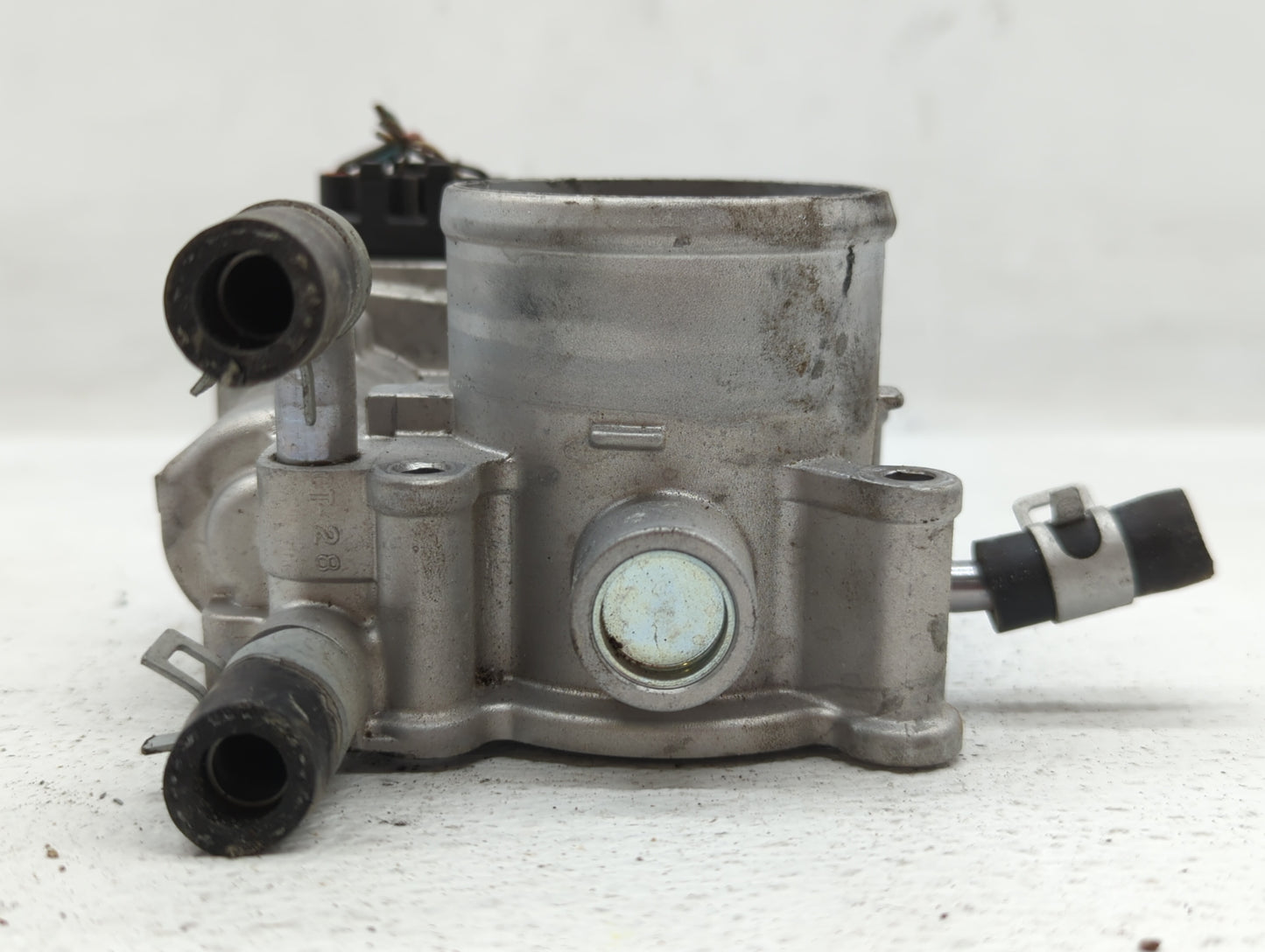 2012-2019 Hyundai Accent Throttle Body P/N:35100-2B300 Fits Fits 2012 2013 2014 2015 2016 2017 2018 2019 OEM Used Auto Parts