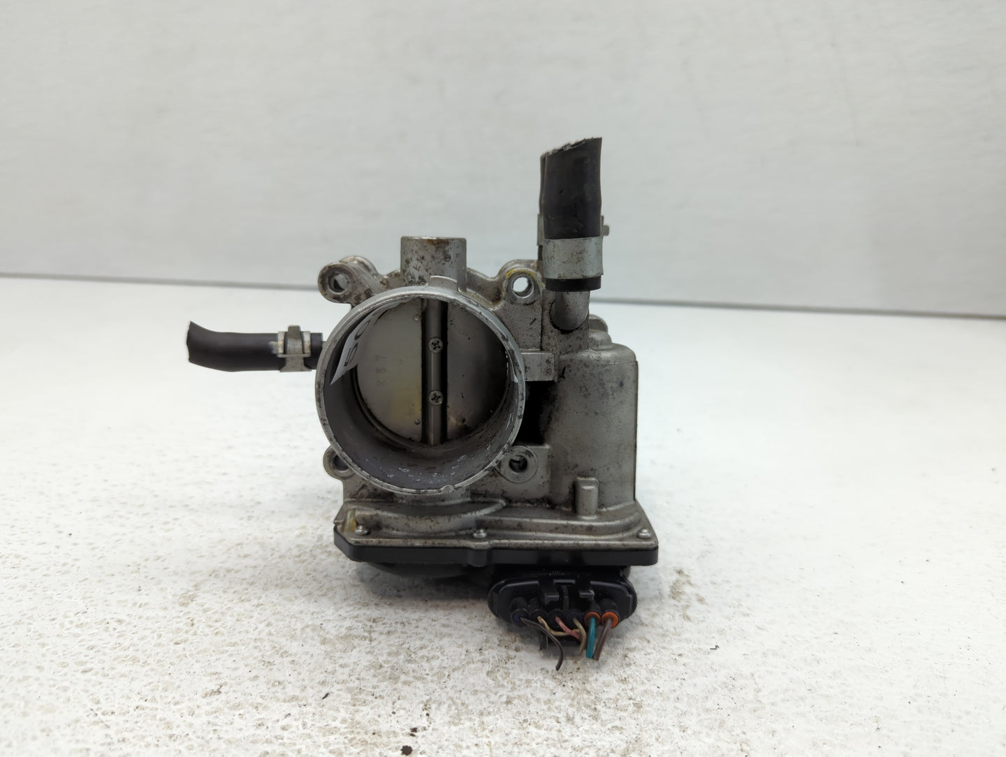 2012-2019 Hyundai Accent Throttle Body P/N:35100-2E300 Fits Fits 2012 2013 2014 2015 2016 2017 2018 2019 OEM Used Auto Parts