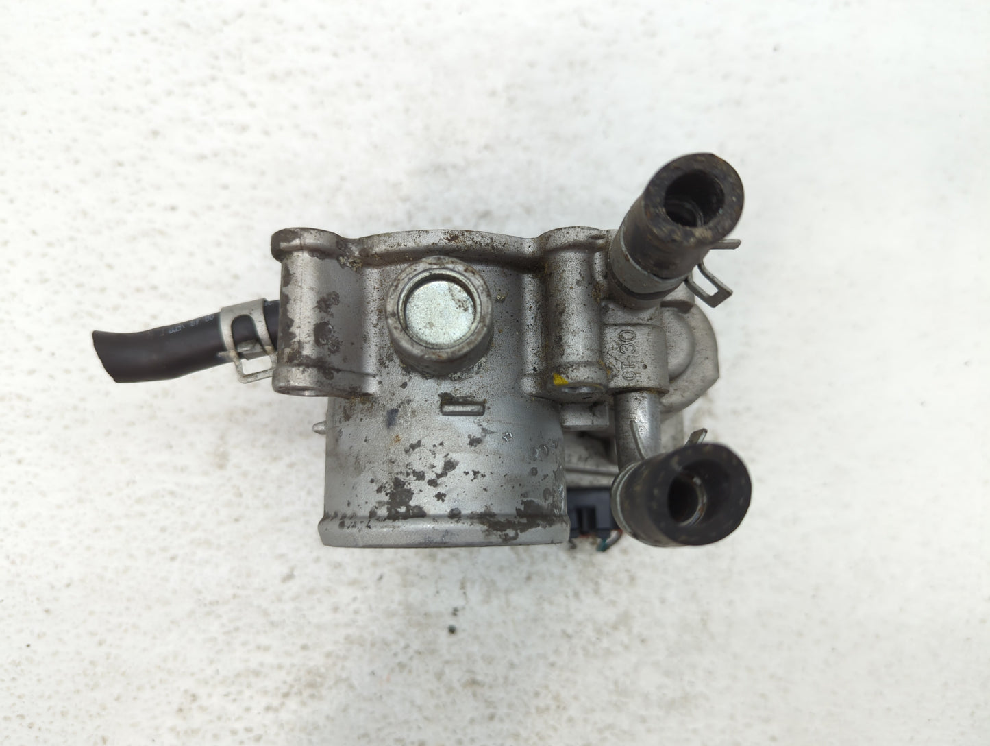 2012-2019 Hyundai Accent Throttle Body P/N:35100-2E300 Fits Fits 2012 2013 2014 2015 2016 2017 2018 2019 OEM Used Auto Parts