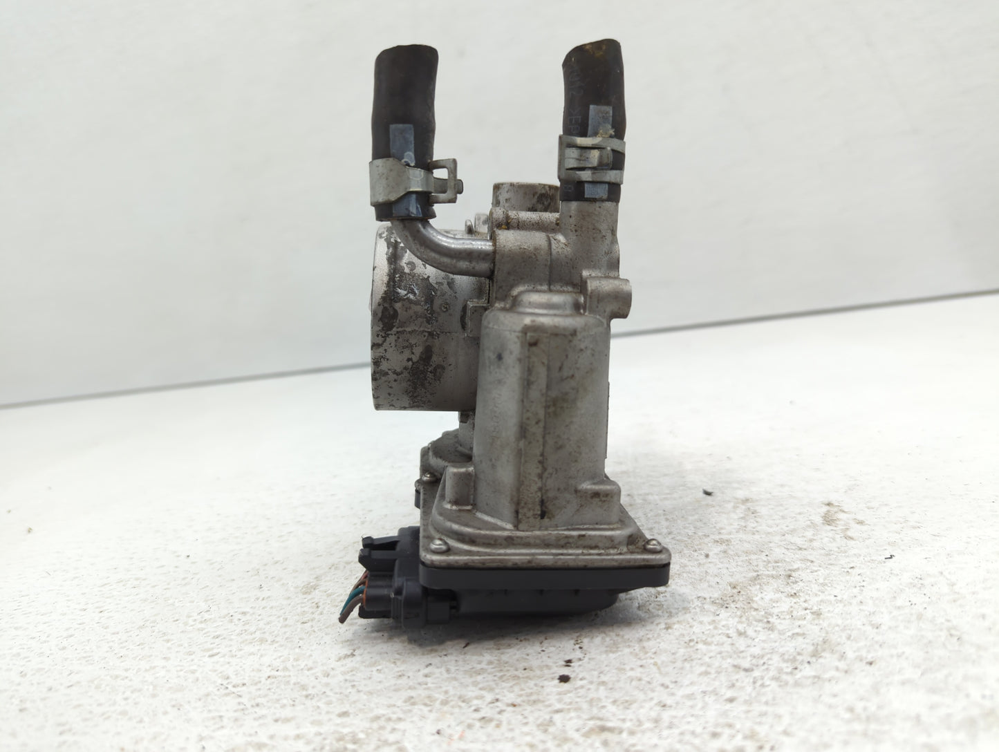 2012-2019 Hyundai Accent Throttle Body P/N:35100-2E300 Fits Fits 2012 2013 2014 2015 2016 2017 2018 2019 OEM Used Auto Parts