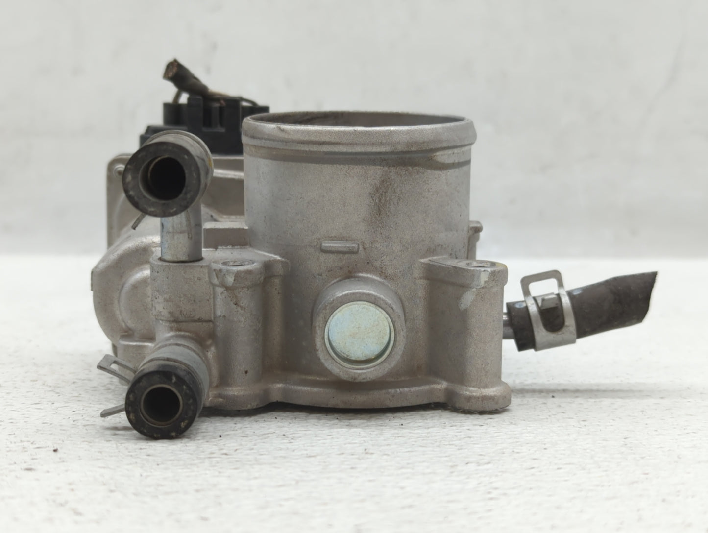 2012-2019 Hyundai Accent Throttle Body P/N:35100-2B300 Fits Fits 2012 2013 2014 2015 2016 2017 2018 2019 OEM Used Auto Parts