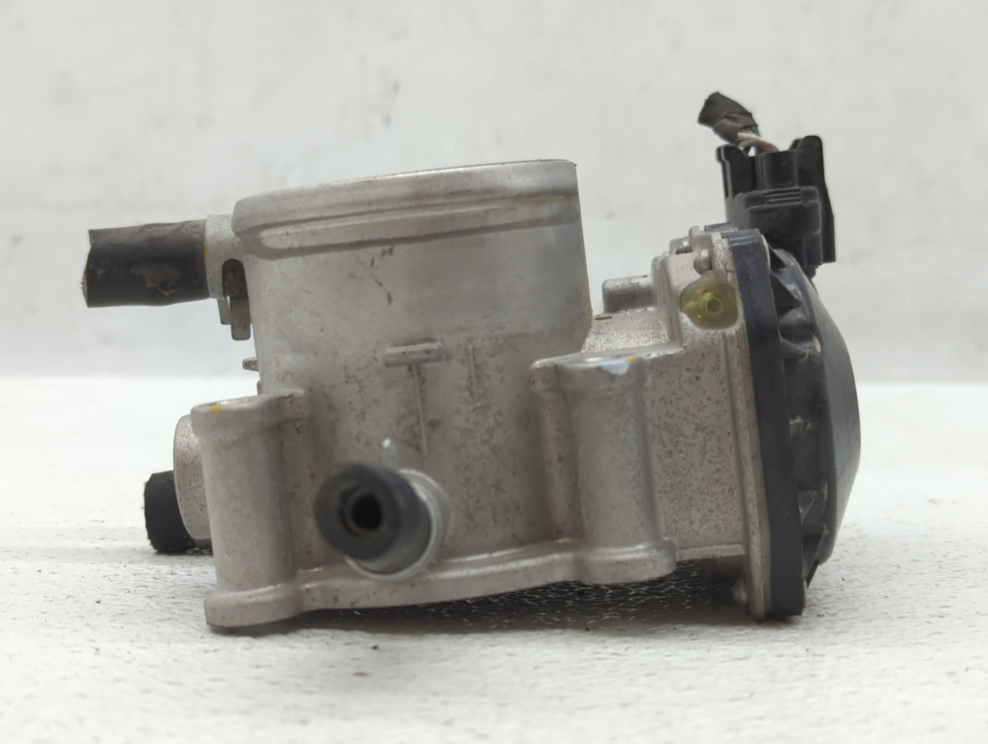 2012-2019 Hyundai Accent Throttle Body P/N:35100-2B300 Fits Fits 2012 2013 2014 2015 2016 2017 2018 2019 OEM Used Auto Parts