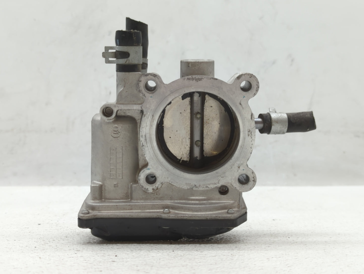 2012-2019 Hyundai Accent Throttle Body P/N:35100-2B300 Fits Fits 2012 2013 2014 2015 2016 2017 2018 2019 OEM Used Auto Parts
