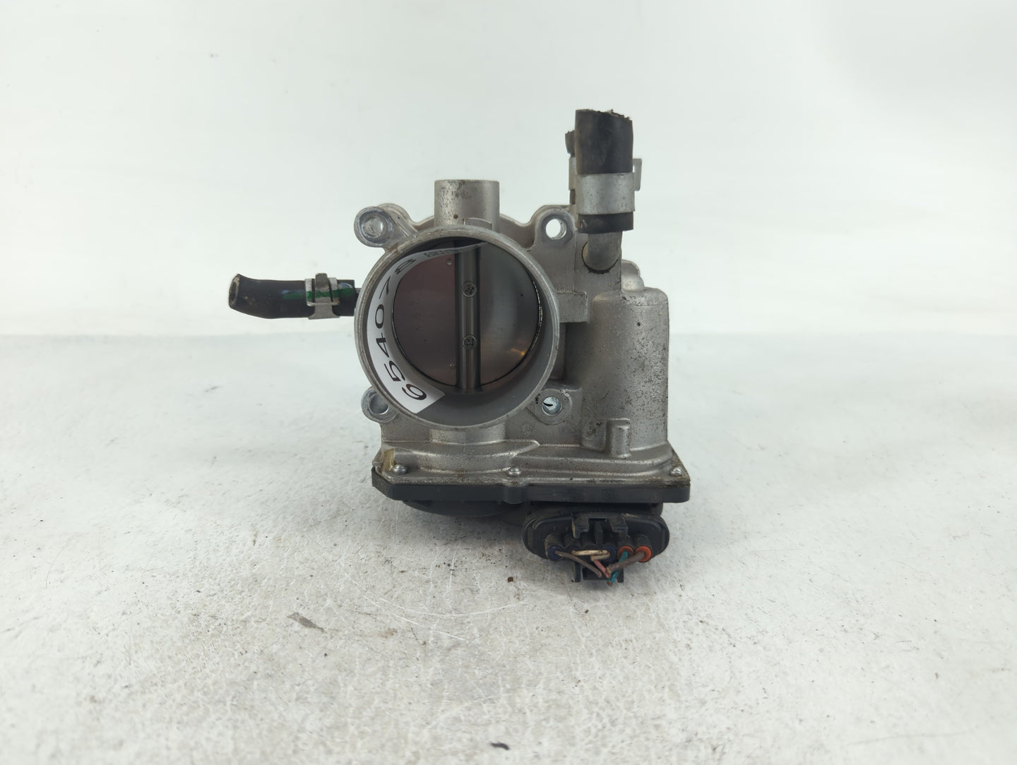 2012-2019 Hyundai Accent Throttle Body P/N:35100-2B300 Fits Fits 2012 2013 2014 2015 2016 2017 2018 2019 OEM Used Auto Parts
