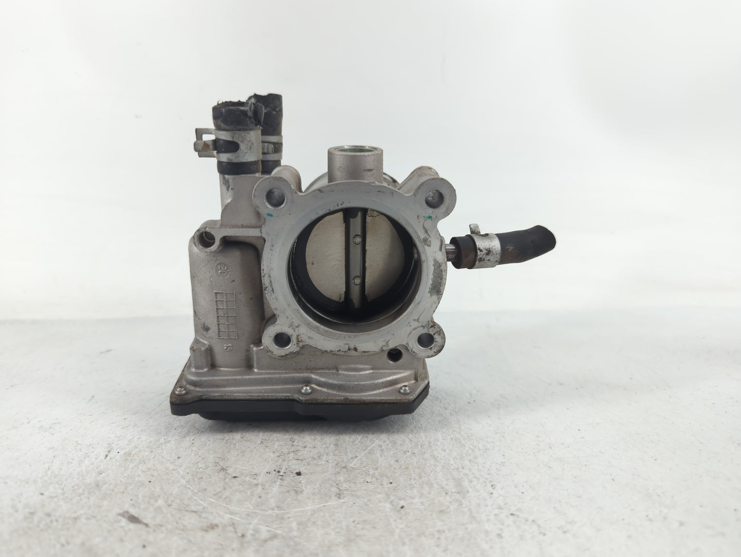 2012-2019 Hyundai Accent Throttle Body P/N:35100-2B300 Fits Fits 2012 2013 2014 2015 2016 2017 2018 2019 OEM Used Auto Parts