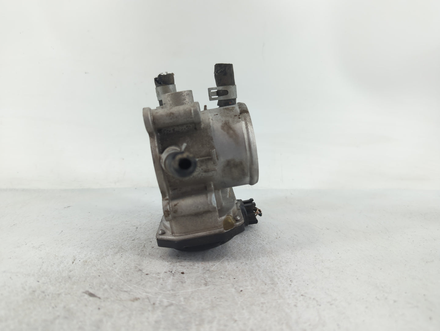 2012-2019 Hyundai Accent Throttle Body P/N:35100-2B300 Fits Fits 2012 2013 2014 2015 2016 2017 2018 2019 OEM Used Auto Parts