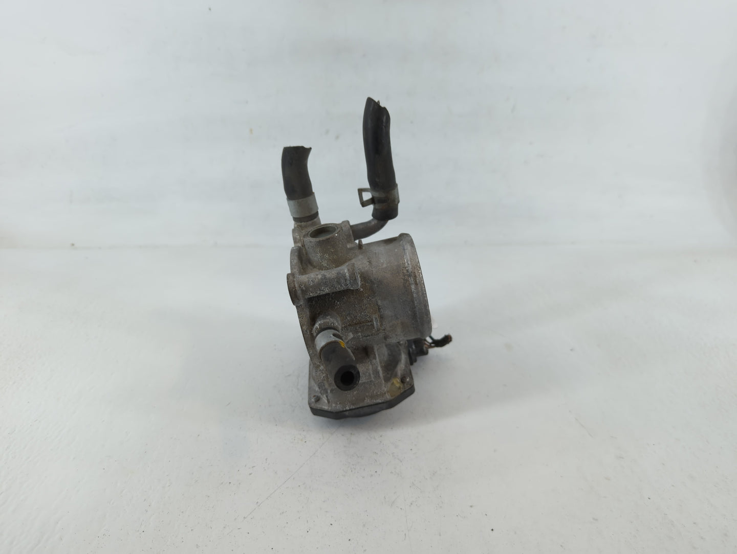 2012-2019 Hyundai Accent Throttle Body P/N:35100-2B300 Fits Fits 2012 2013 2014 2015 2016 2017 2018 2019 OEM Used Auto Parts