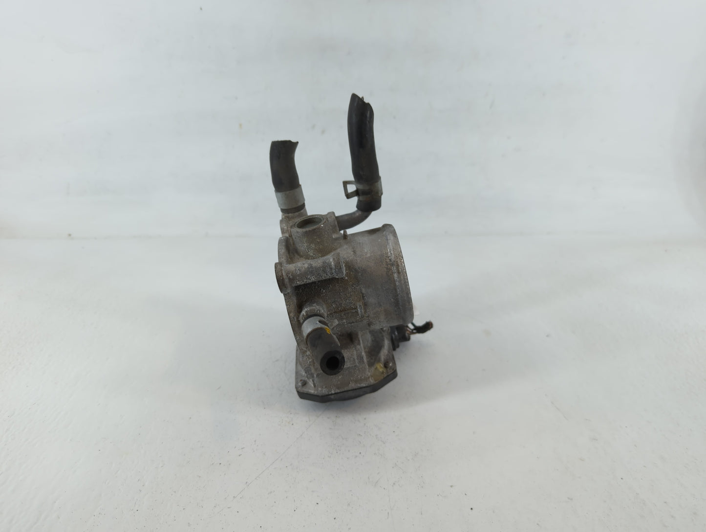2012-2019 Hyundai Accent Throttle Body P/N:35100-2B300 Fits Fits 2012 2013 2014 2015 2016 2017 2018 2019 OEM Used Auto Parts