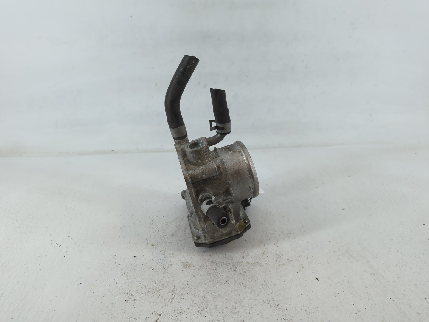 2012-2019 Hyundai Accent Throttle Body P/N:35100-2B300 Fits Fits 2012 2013 2014 2015 2016 2017 2018 2019 OEM Used Auto Parts