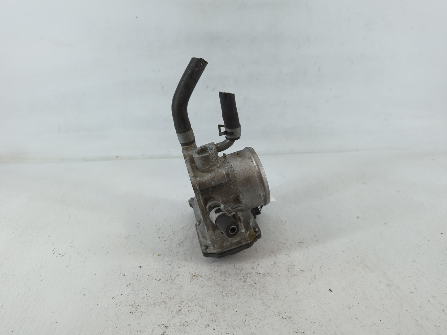 2012-2019 Hyundai Accent Throttle Body P/N:35100-2B300 Fits Fits 2012 2013 2014 2015 2016 2017 2018 2019 OEM Used Auto Parts