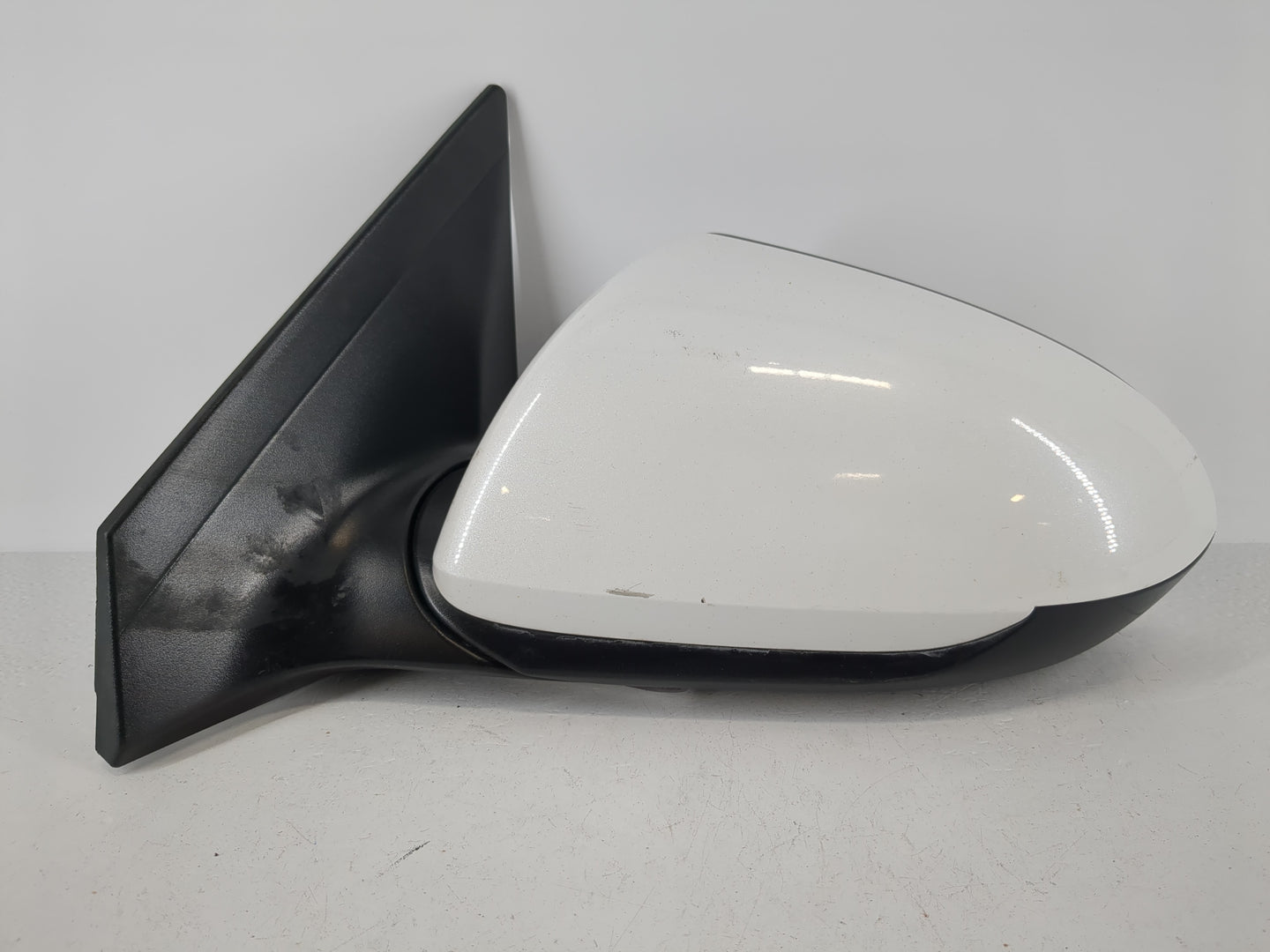 2017-2020 Hyundai Elantra Driver Side View Mirror - Left Door Mirror OEM Used - Oemusedautoparts1.com