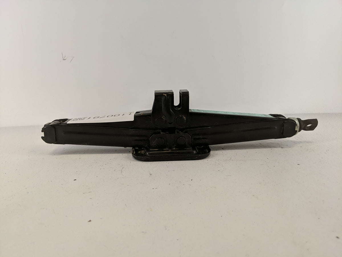 2019 Hyundai Elantra Spare Scissor Car Jack 1100791 - Oemusedautoparts1.com