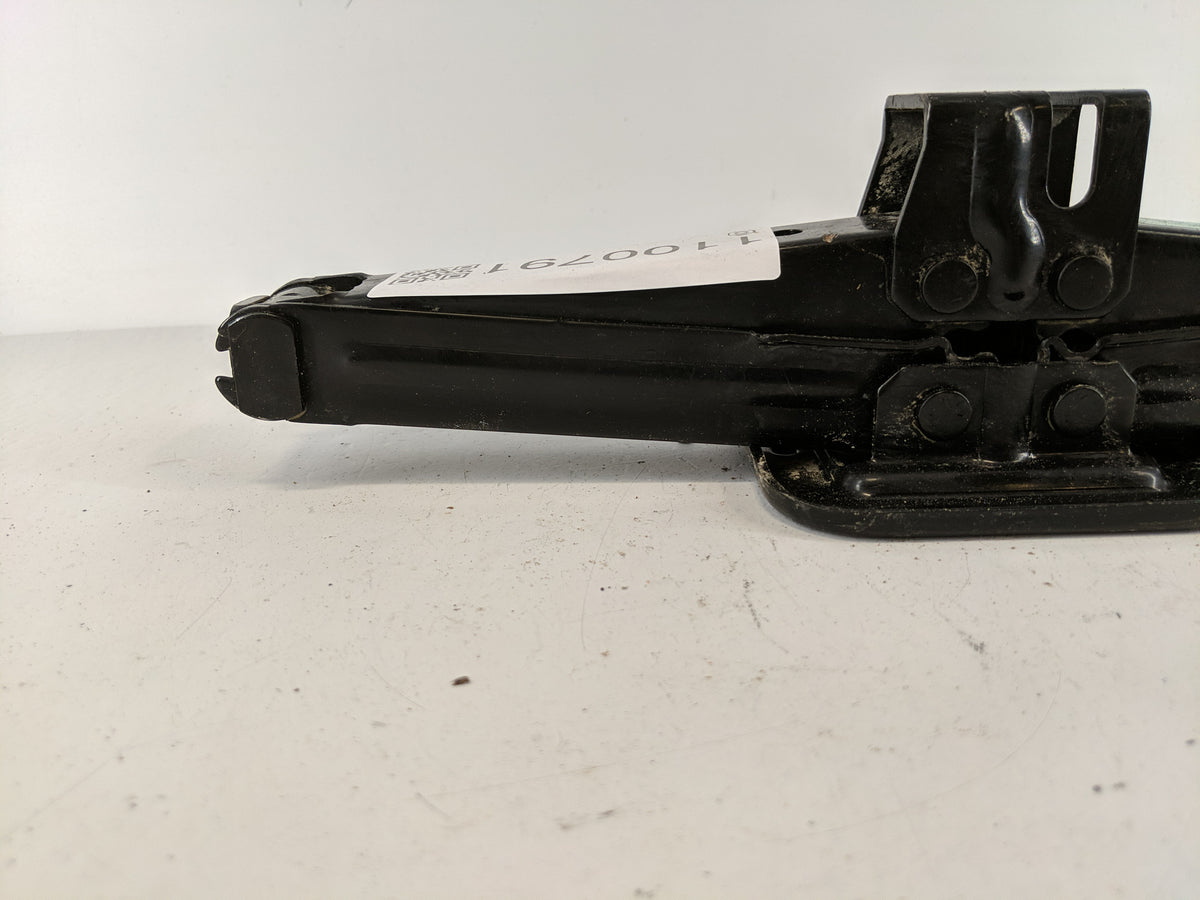 2019 Hyundai Elantra Spare Scissor Car Jack 1100791 - Oemusedautoparts1.com