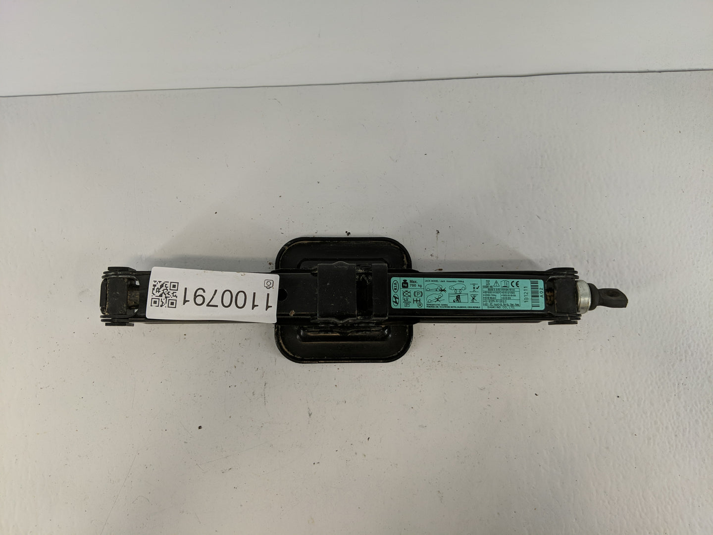 2019 Hyundai Elantra Spare Scissor Car Jack 1100791 - Oemusedautoparts1.com