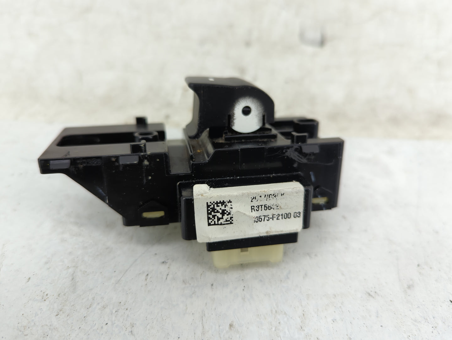 2017-2020 Hyundai Elantra Driver Left Rear Power Window Switch - Oemusedautoparts1.com