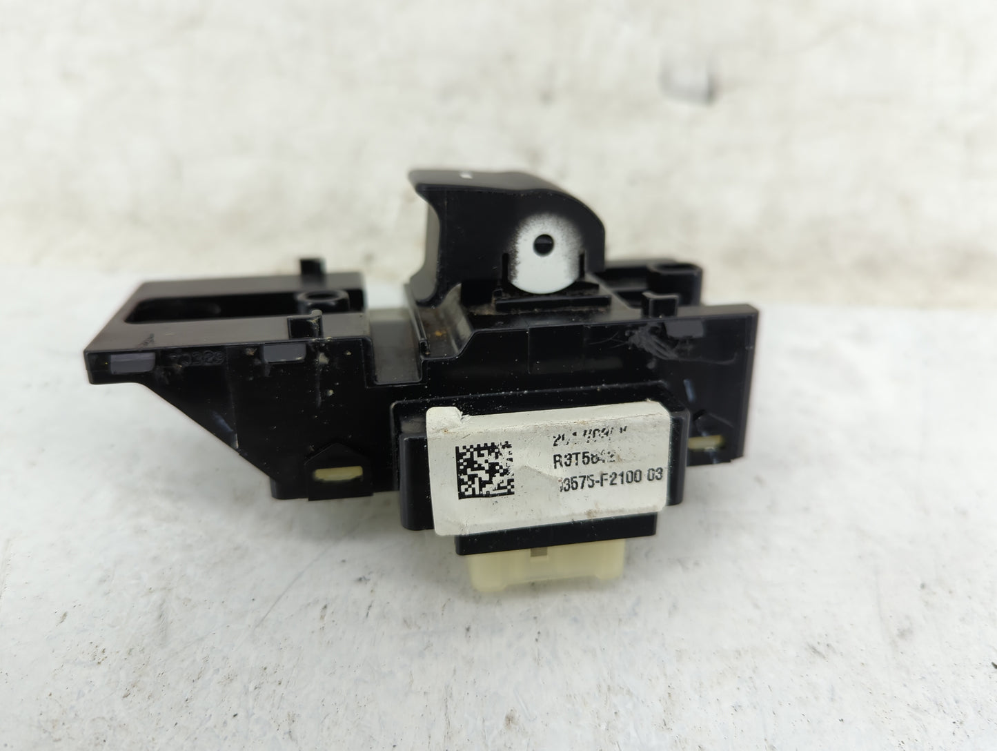 2017-2020 Hyundai Elantra Driver Left Rear Power Window Switch - Oemusedautoparts1.com