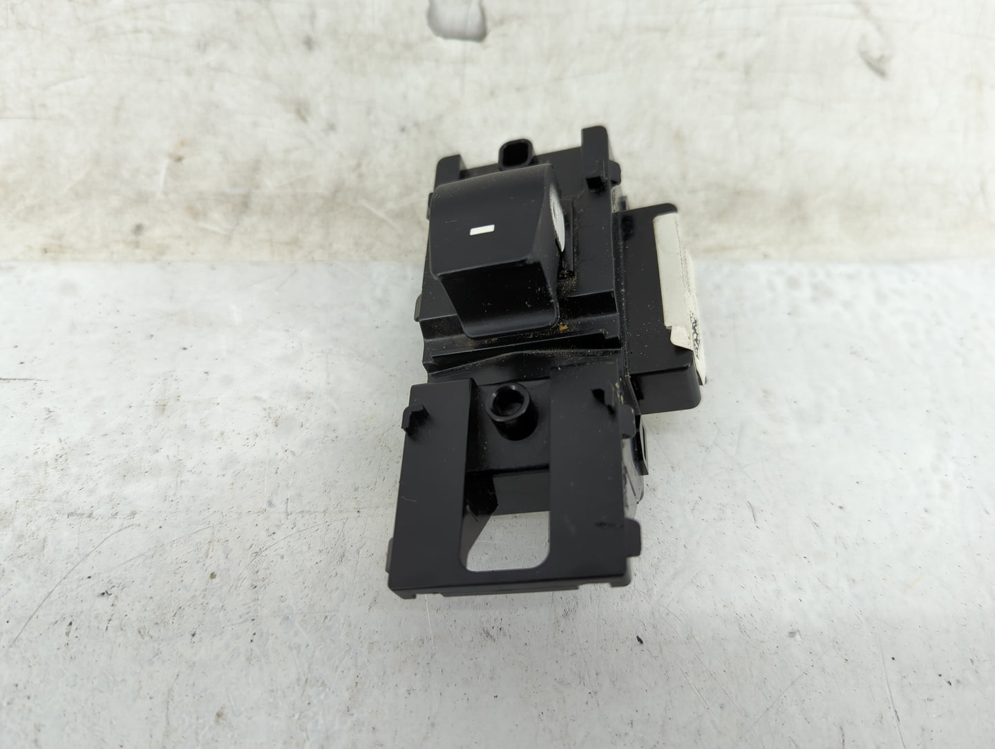 2017-2020 Hyundai Elantra Driver Left Rear Power Window Switch - Oemusedautoparts1.com