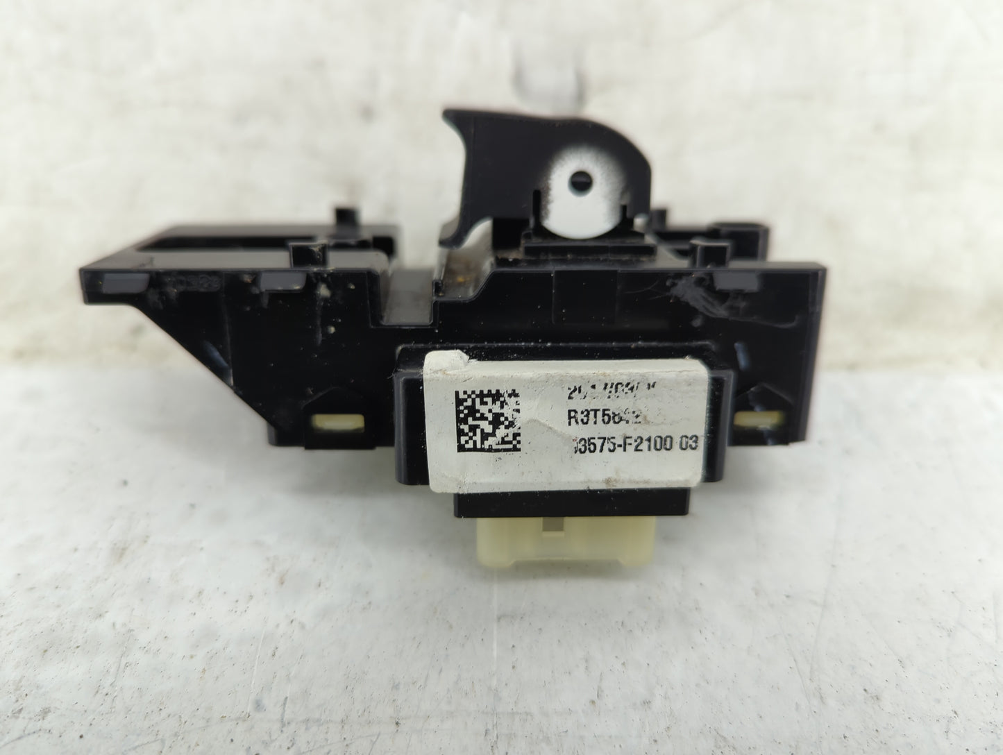 2017-2020 Hyundai Elantra Driver Left Rear Power Window Switch - Oemusedautoparts1.com