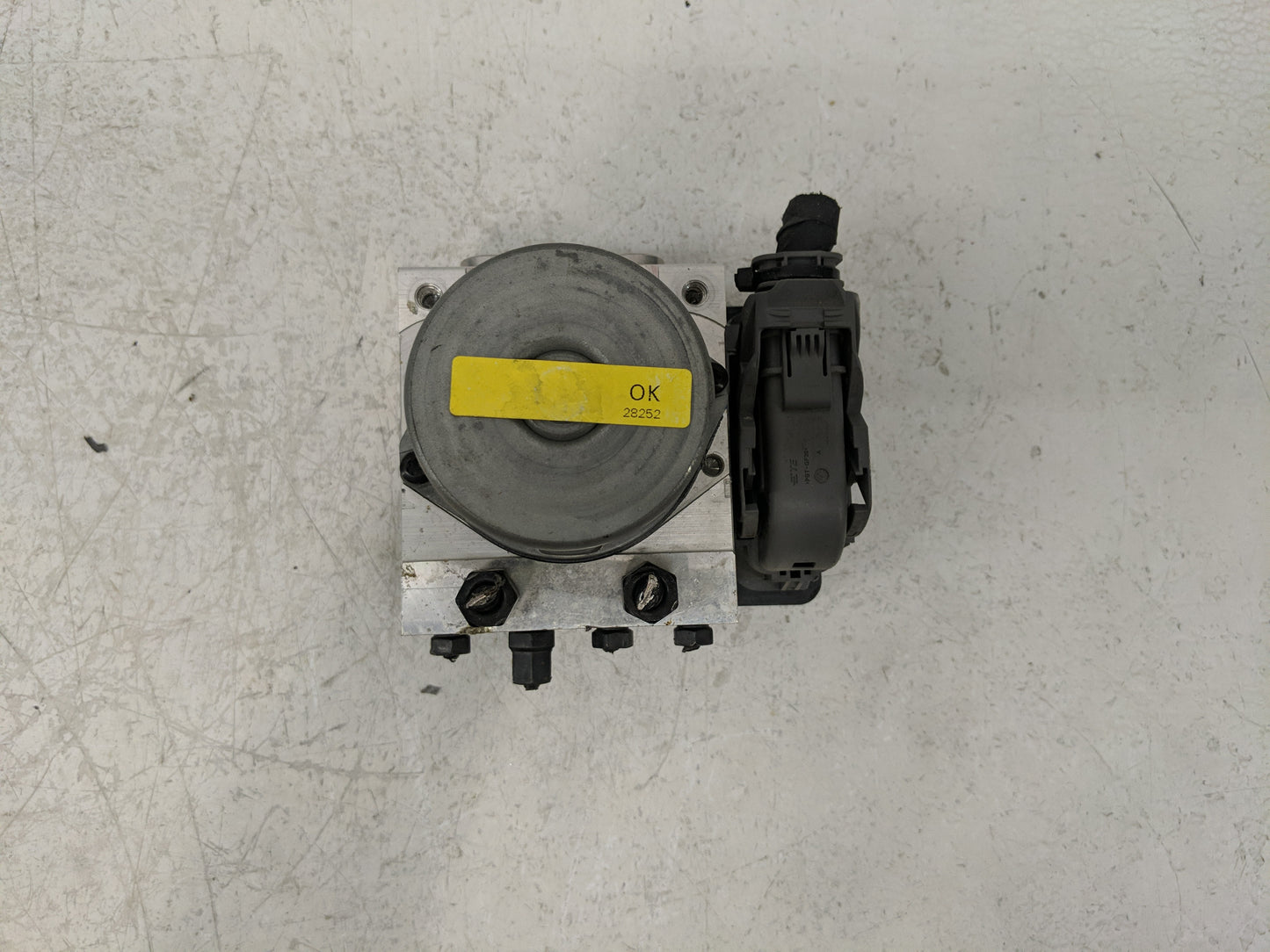 2019 Hyundai Elantra ABS Pump Control Module Replacement P/N:61589-43100 58900-F2510 Fits OEM Used Auto Parts - Oemusedautop