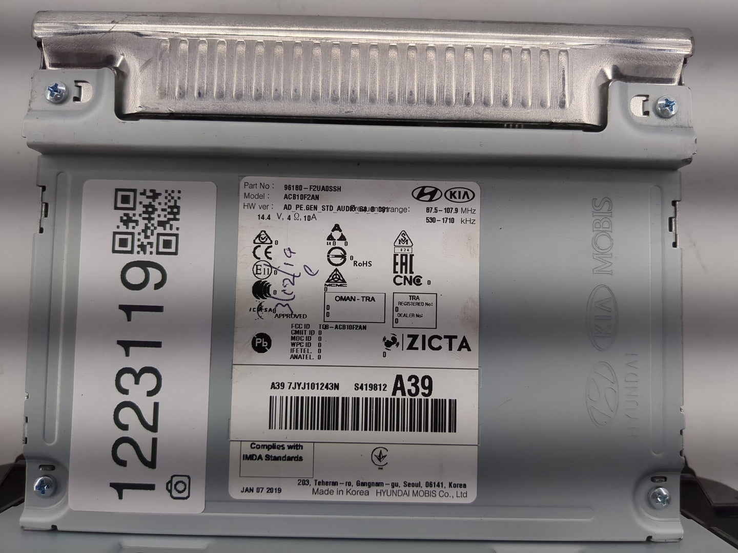2019-2020 Hyundai Elantra Radio AM FM Cd Player Receiver Replacement P/N:96180-F2UA0SSH Fits Fits 2019 2020 OEM Used Auto Pa