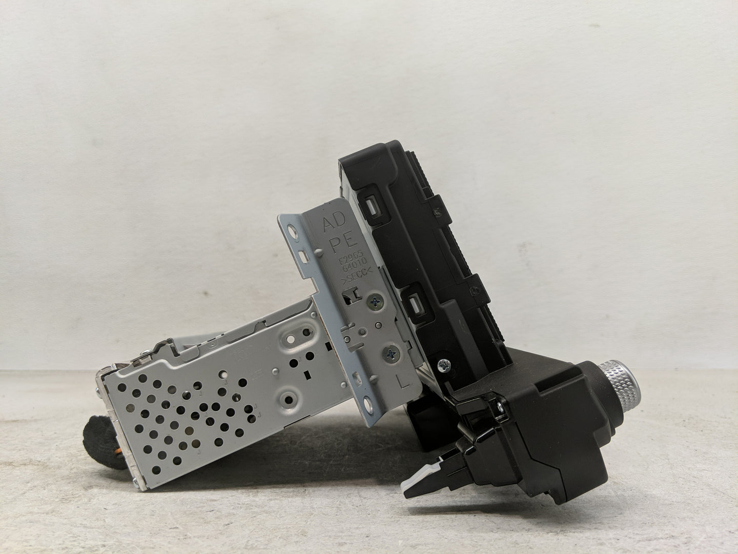 2019-2020 Hyundai Elantra Radio AM FM Cd Player Receiver Replacement P/N:96180-F2UA0SSH Fits Fits 2019 2020 OEM Used Auto Pa