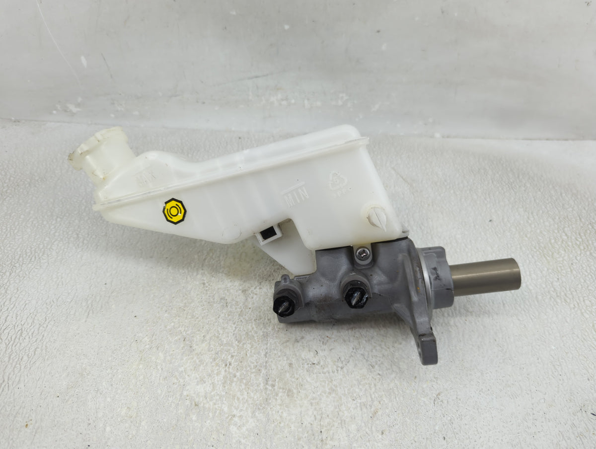 2017-2019 Hyundai Elantra Brake Master Cylinder 1311332 - Oemusedautoparts1.com