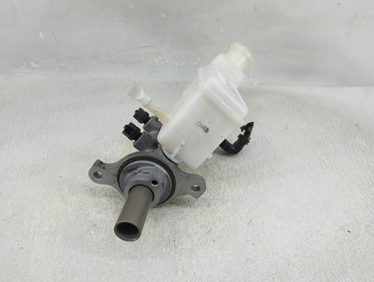 2017-2019 Hyundai Elantra Brake Master Cylinder 1311332 - Oemusedautoparts1.com