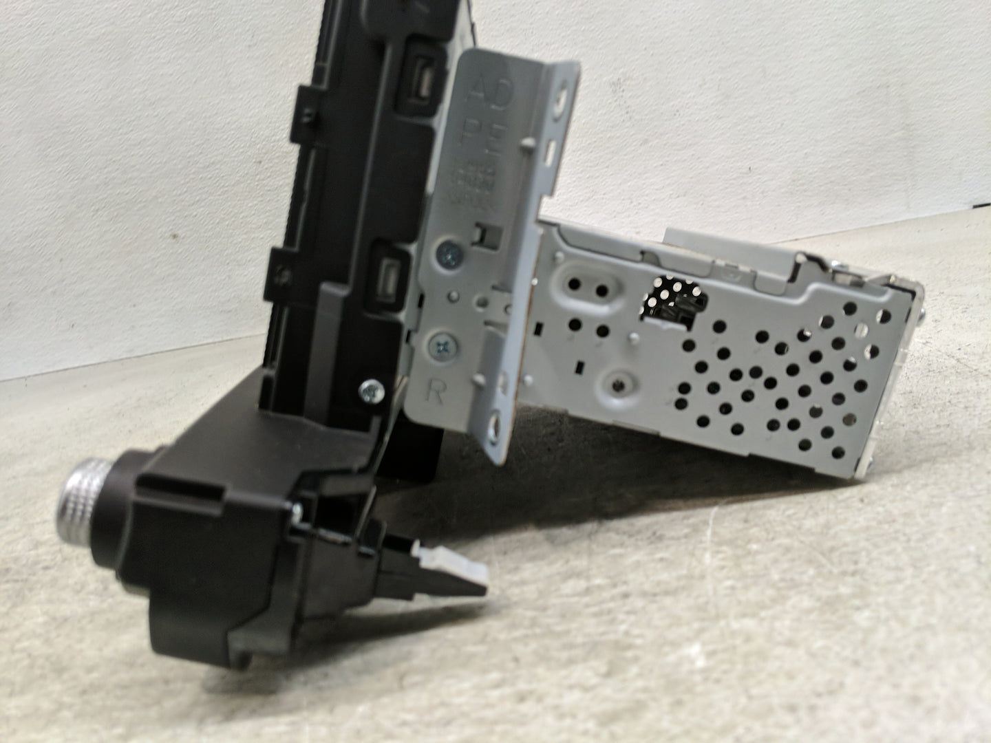 2019-2020 Hyundai Elantra Radio AM FM Cd Player Receiver Replacement P/N:96180-F2UA0SSH Fits Fits 2019 2020 OEM Used Auto Pa