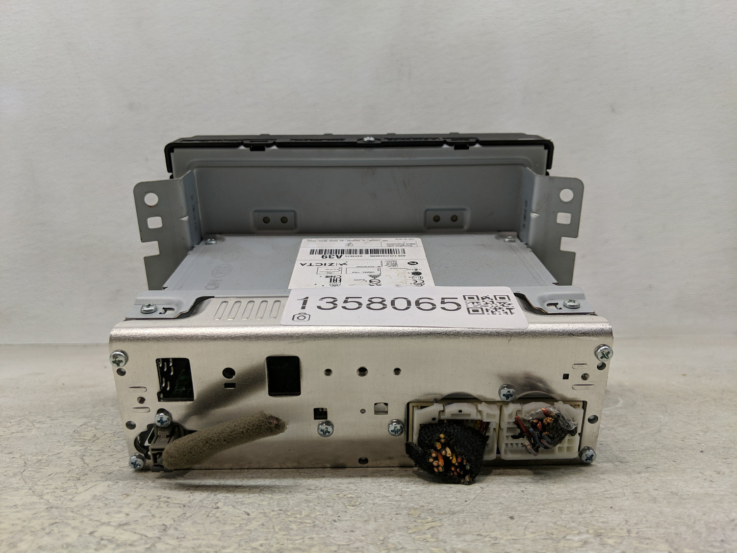 2019-2020 Hyundai Elantra Radio AM FM Cd Player Receiver Replacement P/N:96180-F2UA0SSH Fits Fits 2019 2020 OEM Used Auto Pa