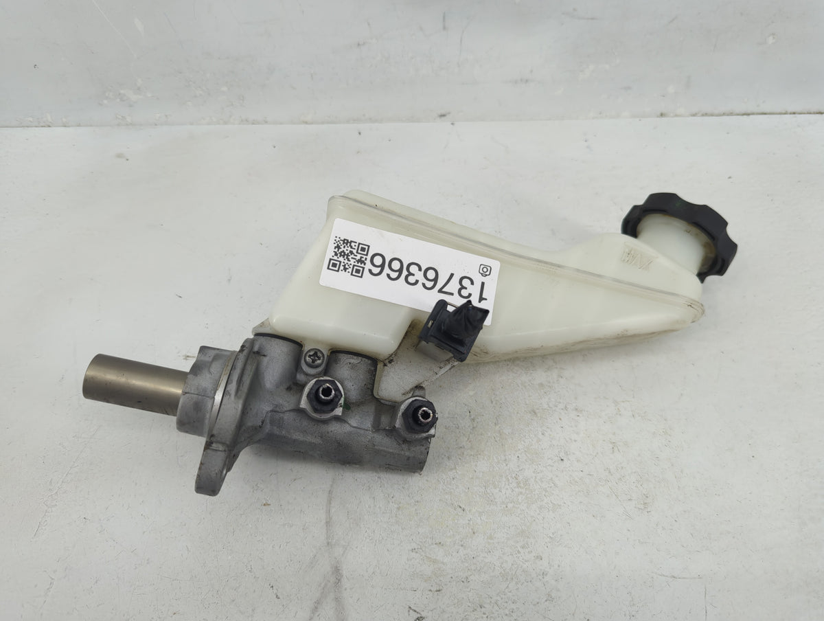 Hyundai Elantra Brake Master Cylinder 1376366 - Oemusedautoparts1.com