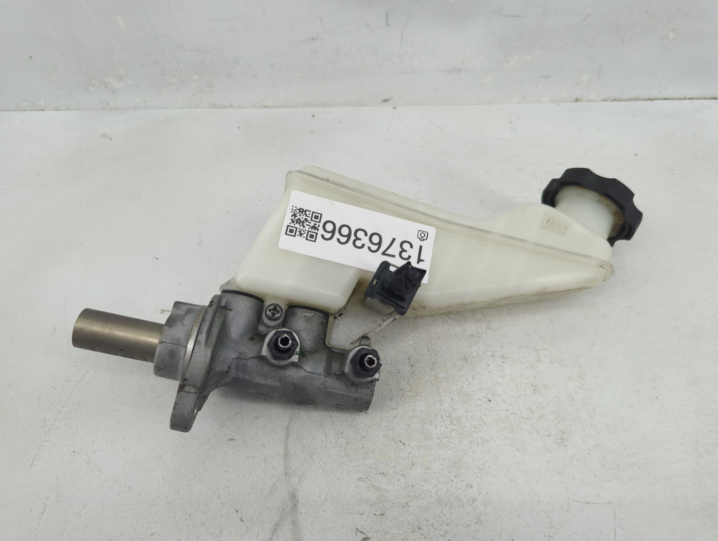 Hyundai Elantra Brake Master Cylinder 1376366 - Oemusedautoparts1.com