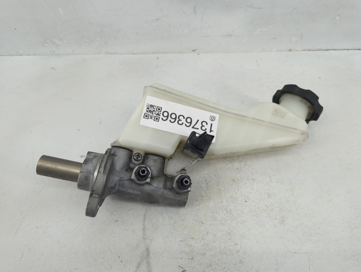 Hyundai Elantra Brake Master Cylinder 1376366 - Oemusedautoparts1.com