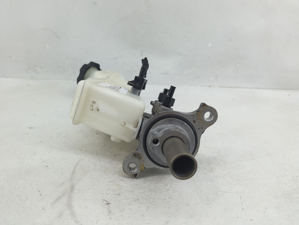 Hyundai Elantra Brake Master Cylinder 1376366 - Oemusedautoparts1.com