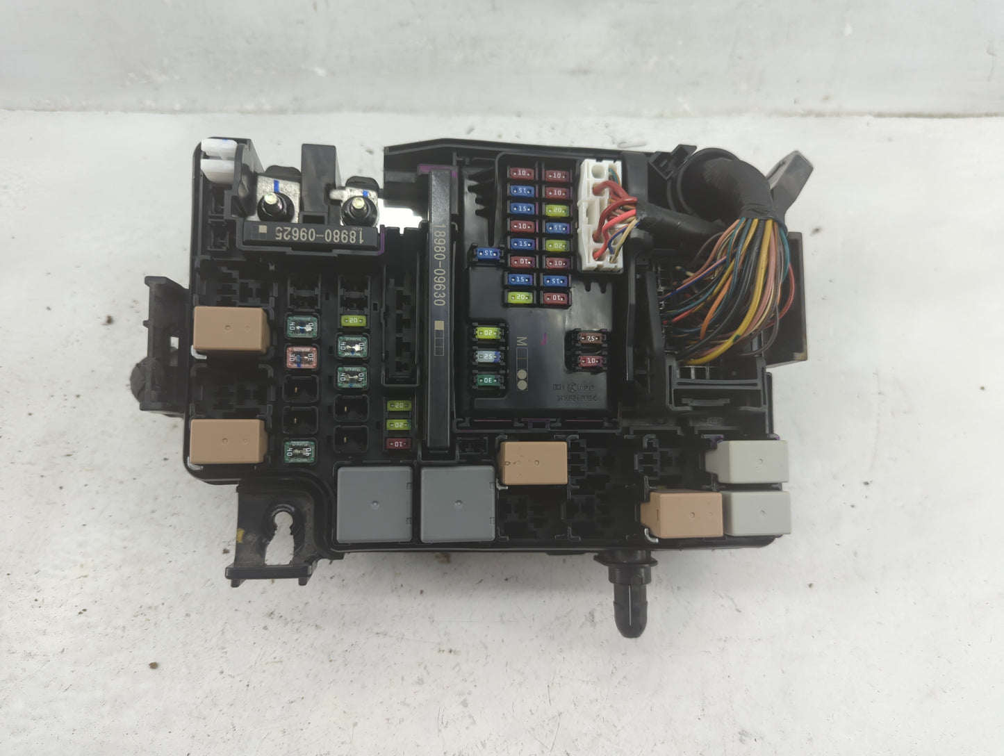 2019-2020 Hyundai Elantra Fusebox Fuse Box Panel Relay Module Fits Fits 2019 2020 OEM Used Auto Parts - Oemusedautoparts1.co