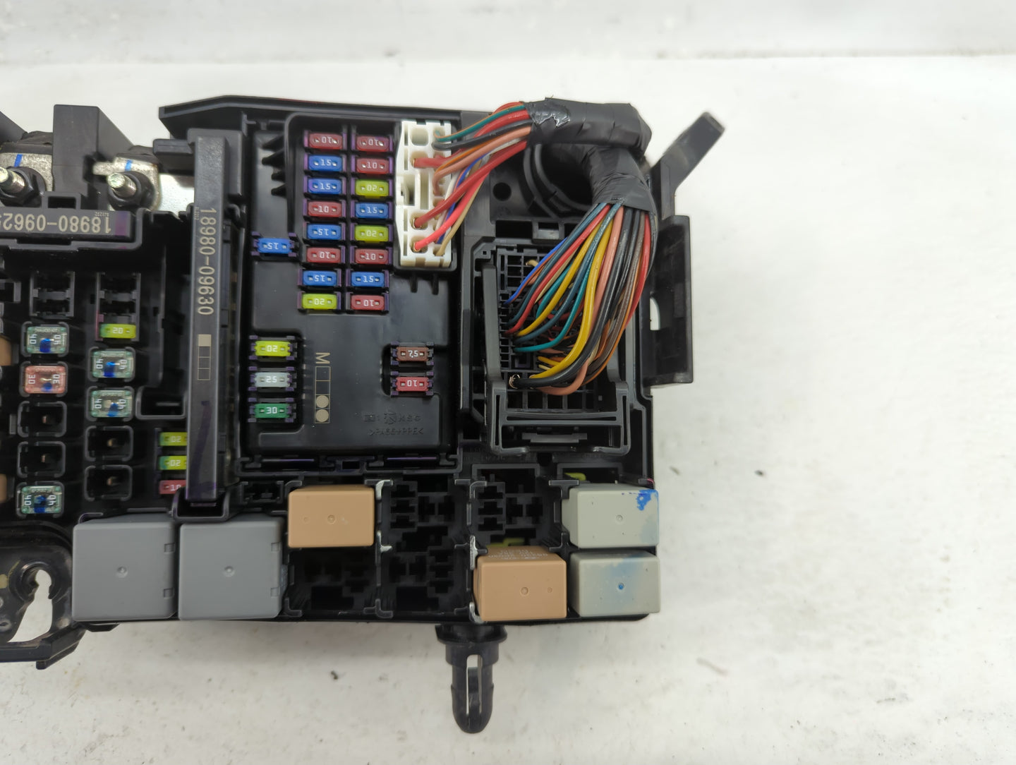 2019-2020 Hyundai Elantra Fusebox Fuse Box Panel Relay Module P/N:91956-F2025 Fits Fits 2019 2020 OEM Used Auto Parts - Oemu