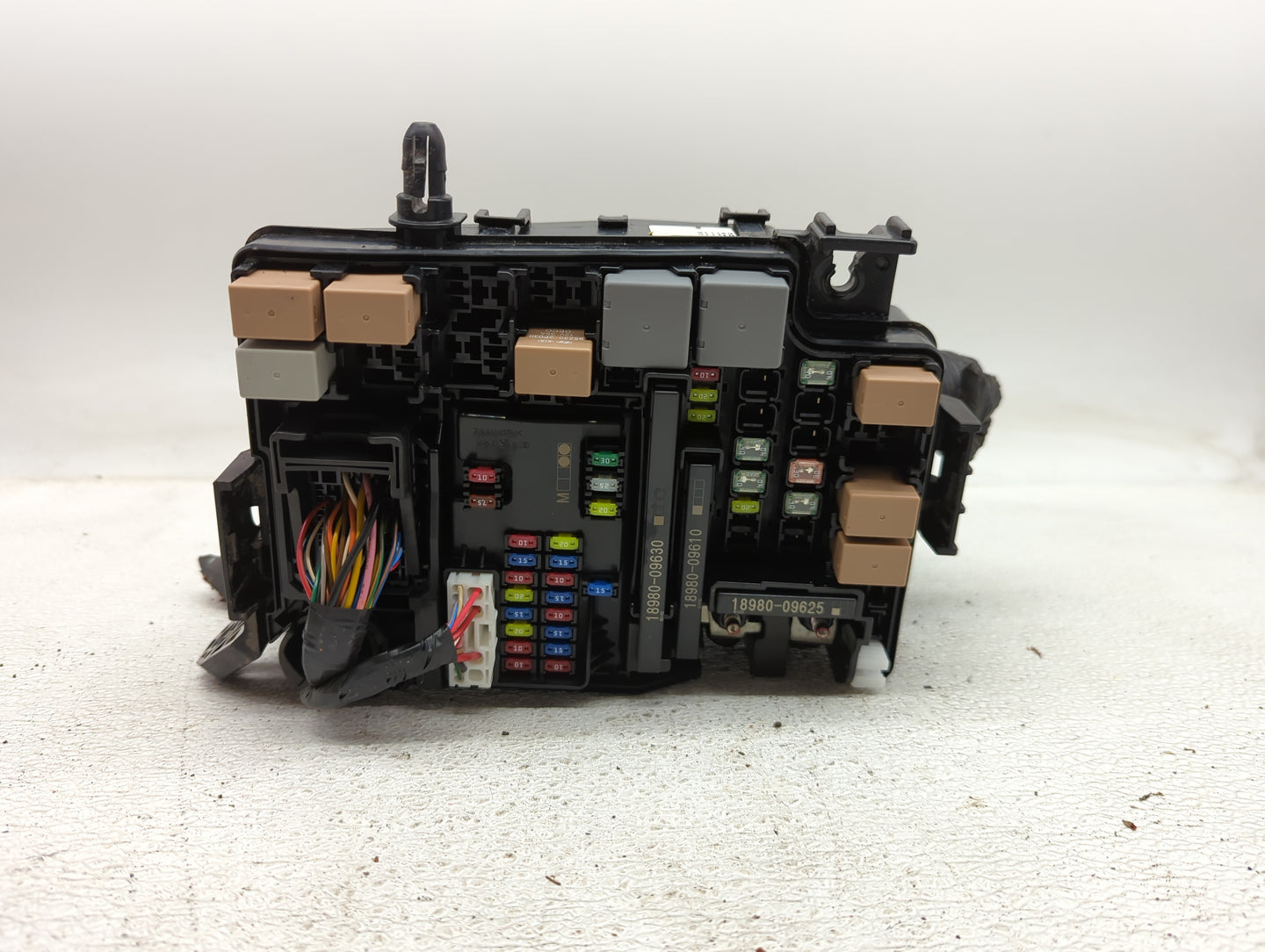 2019-2020 Hyundai Elantra Fusebox Fuse Box Panel Relay Module P/N:91956-F2025 Fits Fits 2019 2020 OEM Used Auto Parts - Oemu