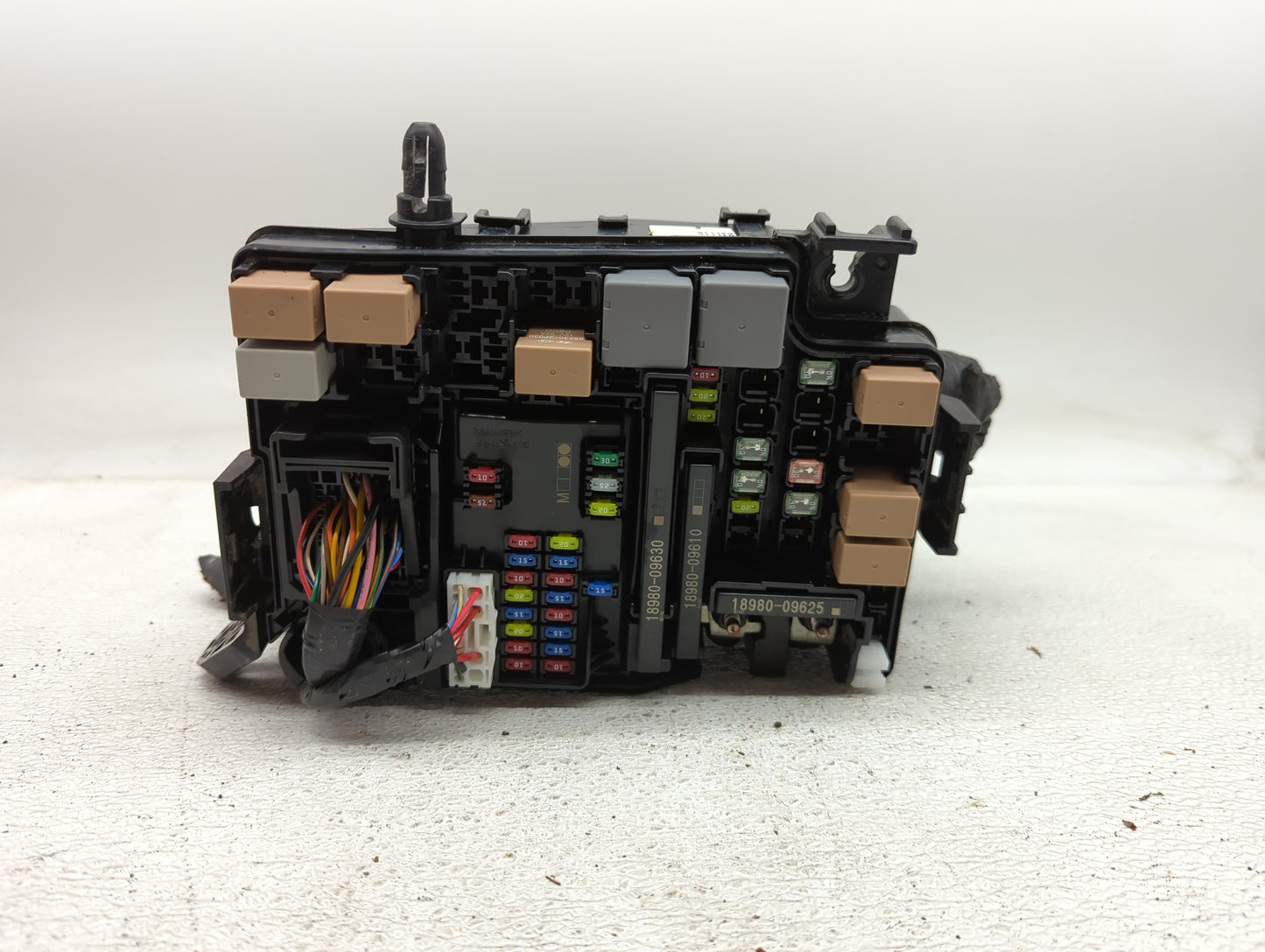 2019-2020 Hyundai Elantra Fusebox Fuse Box Panel Relay Module P/N:91956-F2025 Fits Fits 2019 2020 OEM Used Auto Parts - Oemu