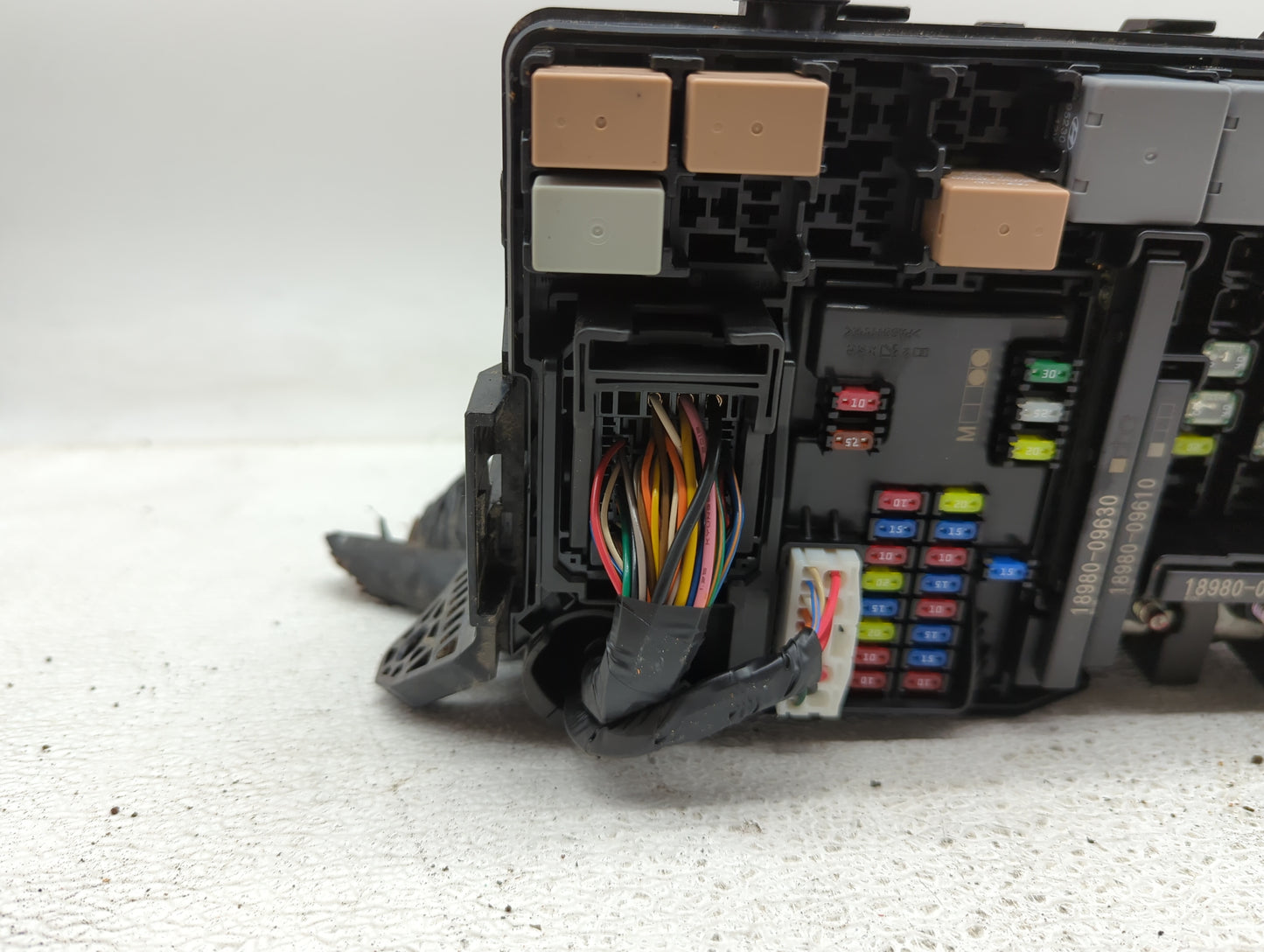 2019-2020 Hyundai Elantra Fusebox Fuse Box Panel Relay Module P/N:91956-F2025 Fits Fits 2019 2020 OEM Used Auto Parts - Oemu