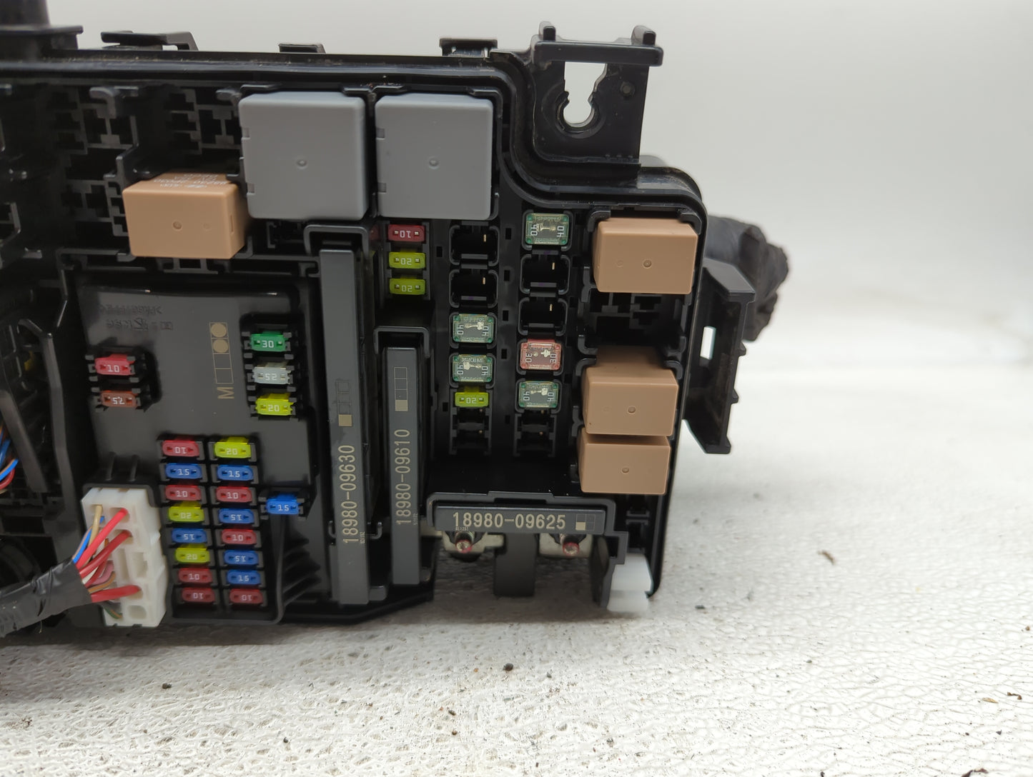 2019-2020 Hyundai Elantra Fusebox Fuse Box Panel Relay Module P/N:91956-F2025 Fits Fits 2019 2020 OEM Used Auto Parts - Oemu