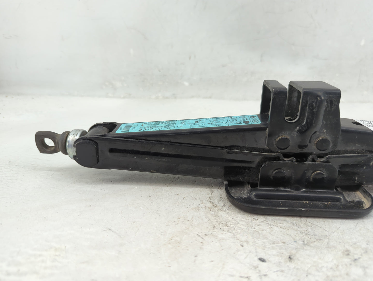 2019 Hyundai Elantra Spare Scissor Car Jack 1396471 - Oemusedautoparts1.com